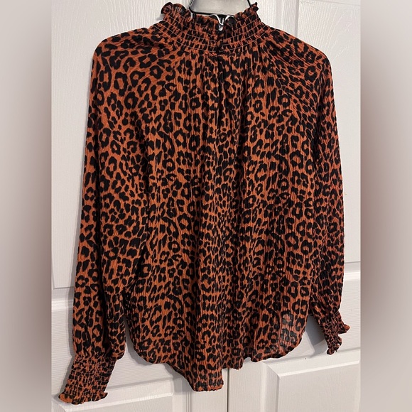 LOFT Leopard Print Smocked Blouse Size S - Picture 4 of 9